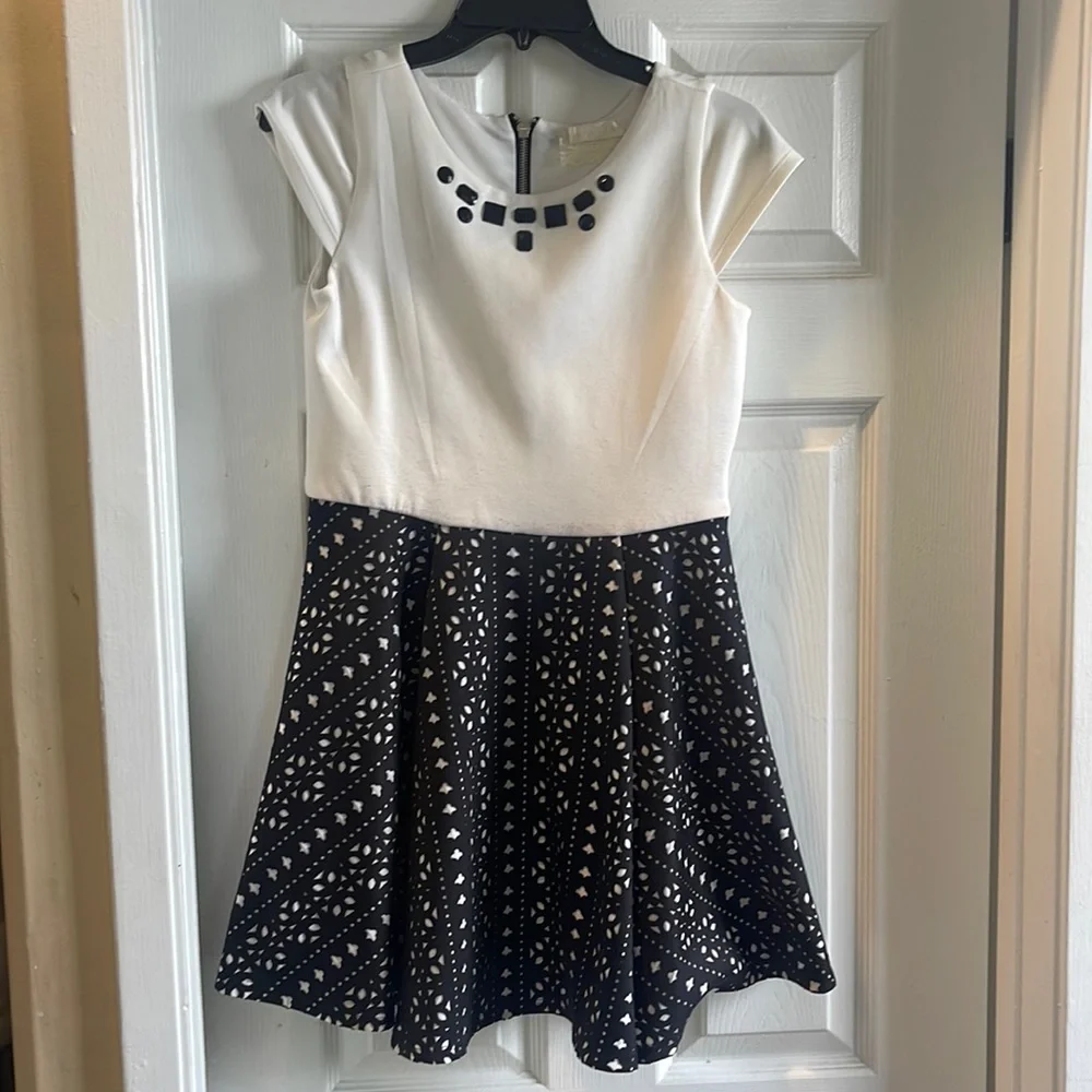 Kids dress - Picture 1 of 4